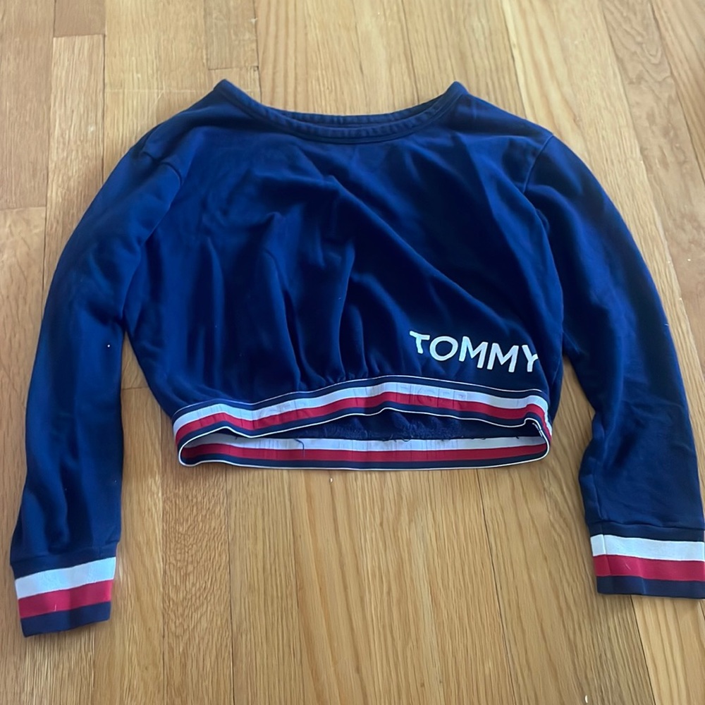 Cropped navy blue Tommy Hilfiger long sleeve sweater